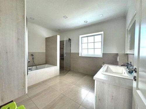 Badezimmer im Obergeschoss - 