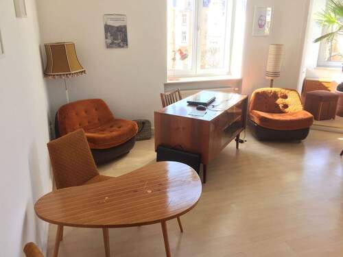 Titelbild - Offener Arbeitsplatz 3 im Altbau: Stuckdecken, Flair & flexible Konditionen