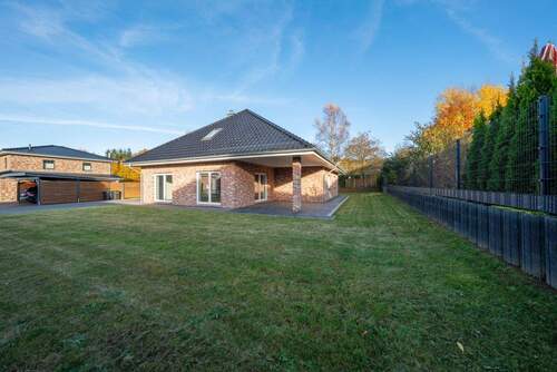 Hausansicht - 7 Zimmer Einfamilienhaus zum Kaufen in Hohenwestedt