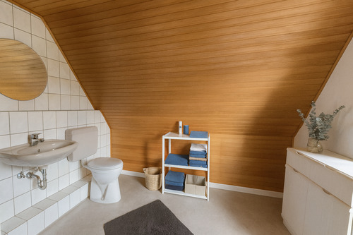 Großzügiges Badezimmer unterm Dach - 