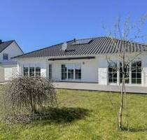 Barrierefreies Wohnen am Feldrand: Heller Familien-Bungalow mit Weitblick und top Ausstattung - Badendorf