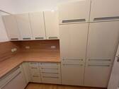 Küche mit KühlGefrierKombi - 