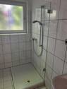 Bad: Dusche mit Echtglas - 