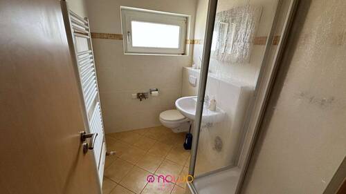 Bad mit Dusche - 