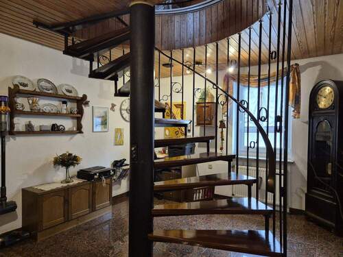 Treppenhaus Hauptwohnung - 