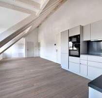 3-Zimmer-Dachgeschosswohnung am Olympiapark - Einbauküche, Fußbodenheizung und hohe Decken - Berlin Westend