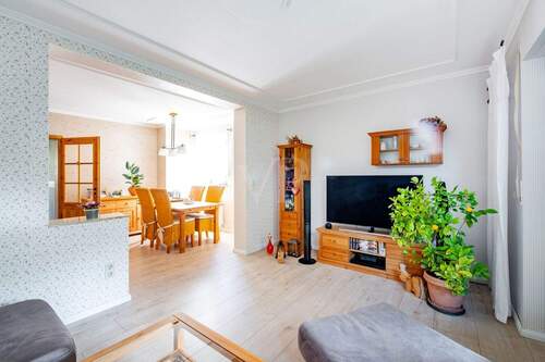 Wohnzimmer mit Essbereich - 