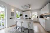Hochwertige Küche im OG - 8 Zimmer Mehrfamilienhaus, Wohnhaus in Stuttgart / Botnang