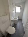 neues, modernes Badezimmer - 2 Zimmer Etagenwohnung zur Miete in Delmenhorst