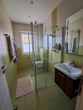 Gästebad mit Dusche - 