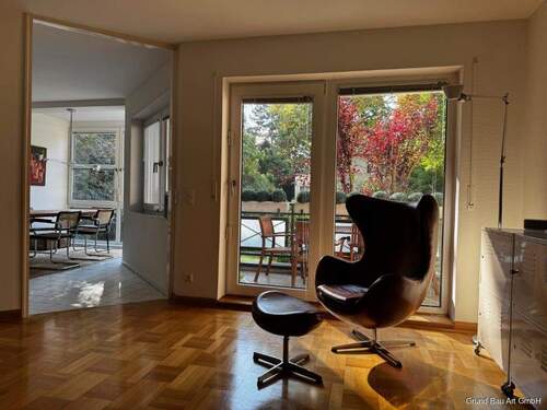 Wohnzimmer (Mittel) - Gut geschnittene Maisonette in ruhiger Lage mit Einbauküche & Westbalkon