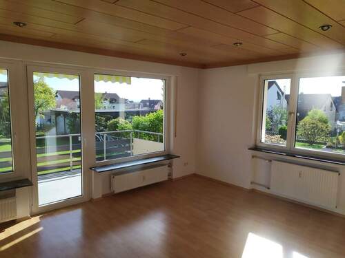 EG Wohnung Wohnzimmer - 1 Zimmer Mehrfamilienhaus, Wohnhaus zum Kaufen in Ailingen