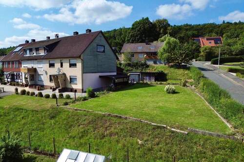 Ostansicht mit potenziellen Baugrundstück - 