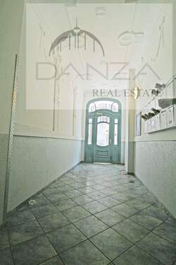 Hauseingang - 4 Zimmer Etagenwohnung zum Kaufen in Berlin Friedrichshain