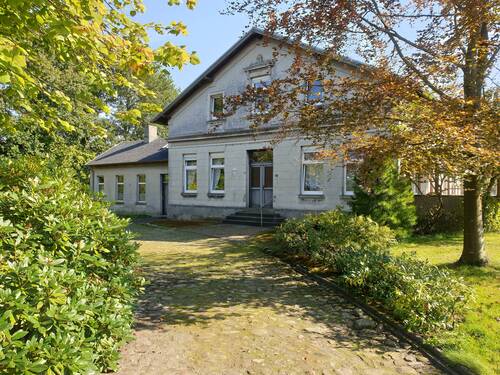 Außensicht - 8 Zimmer Mehrfamilienhaus, Wohnhaus zum Kaufen in Zetel