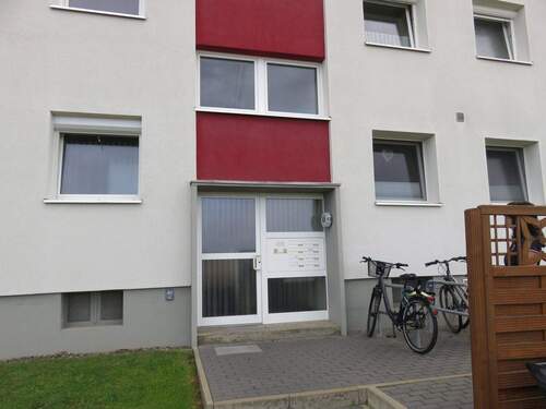 Hauseingang - 3 Zimmer Etagenwohnung zum Kaufen in Wolfenbüttel