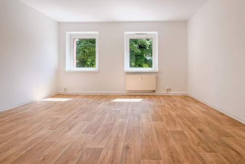 Wohnzimmer - 4 Zimmer Etagenwohnung zur Miete in Zwickau