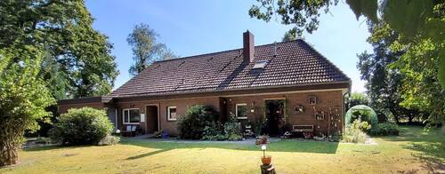 2- Familienhaus in Zetel - Mit Platz für mehr! 2-Familienhaus auf großem Grundstück in Zetel