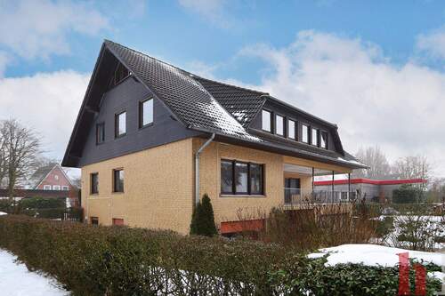 Außen III - 1 Zimmer Mehrfamilienhaus, Wohnhaus in Holdorf