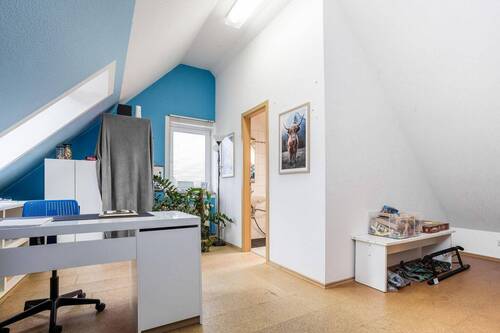 Haus 21 Spitzboden Zimmer 1 - 