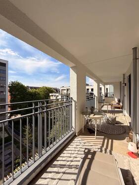 Groß (IMG_5888) - Helle, möblierte 3-Zi-Whg mit sonnigem Balkon und Tiefgarage in München-Bogenhausen