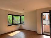 Wohnzimmer Bild 1 - 2-Zimmer Wohnung mit Balkon in direkter Nähe zu Innenstadt