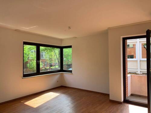 Wohnzimmer Bild 1 - 2-Zimmer Wohnung mit Balkon in direkter Nähe zu Innenstadt