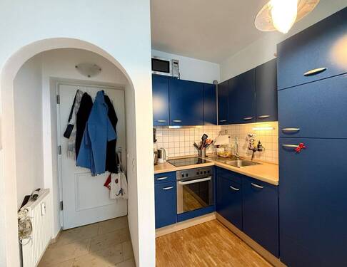 Garderobe und Einbauküche - 2 Zimmer Etagenwohnung in Regensburg