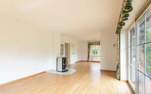 Offener Wohn- Essbereich mit Kamin - 