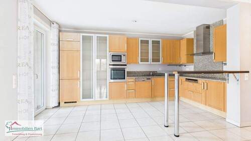 Küche mit Zugang zum Balkon - 3 Zimmer Etagenwohnung in Perl / Besch