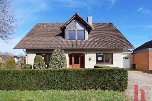 Frontansicht - 9 Zimmer Einfamilienhaus zum Kaufen in Lohne (Oldenburg)