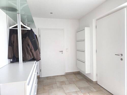 Flur/Garderobe mit Zugang zur Garage - 