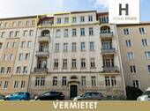Hausansicht - Dachgeschosswohnung mit Balkon in Best-Lage!