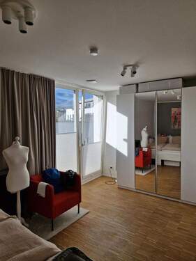 Schlafzimmer 3.OG links Balkon - 