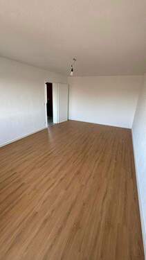 Wohnzimmer - Etagenwohnung mit 74,70 m&sup2; in Göppingen zum Kaufen