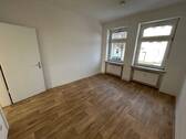 Wohnzimmer - Frisch renoviert! Helle 3-Zimmer-Wohnung im Erdgeschoss!