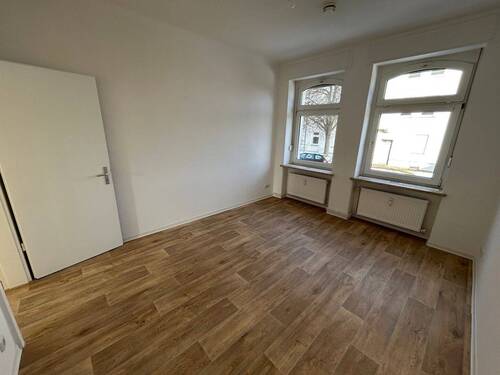 Wohnzimmer - Frisch renoviert! Helle 3-Zimmer-Wohnung im Erdgeschoss!