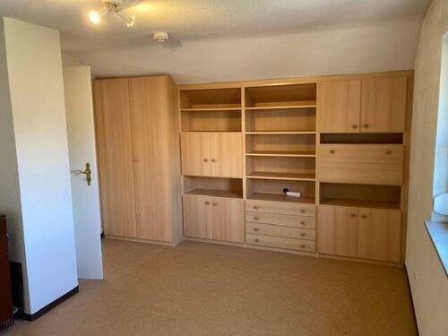 Schrank im 2. Raum - 