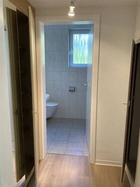 Schränke und Badeingang - 