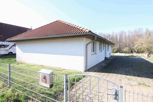 Straßenansicht - 