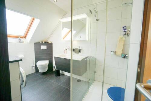Bad mit Dusche - 