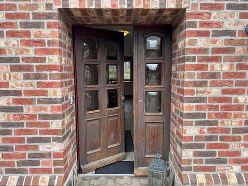 Haustür - 7 Zimmer Mehrfamilienhaus, Wohnhaus zum Kaufen in Karstädt