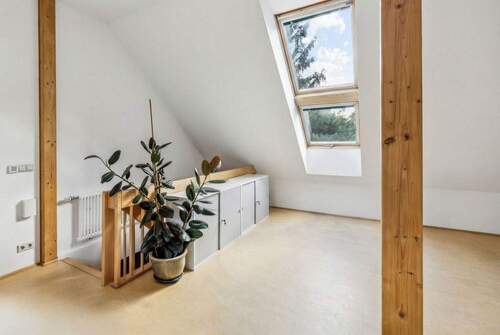 Großzügiges, lichtdurchflutetes Dachgeschoss - 