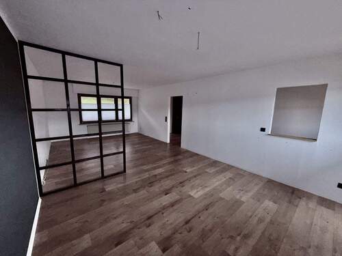 EG_Zimmer01_02 - 5 Zimmer Einfamilienhaus in Netphen