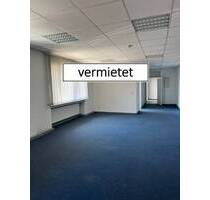 VERMIETET 2023!!! Große Büroeinheit mit Küche und WC in SchwalbachSaar Zentrum zu vermieten