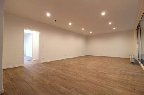 Wohn- und Essbereich - Wohntraum in guter Lage: Sanierte 4 Zimmer-Eigentumswohnung in Bielefeld-Kirchdornberg