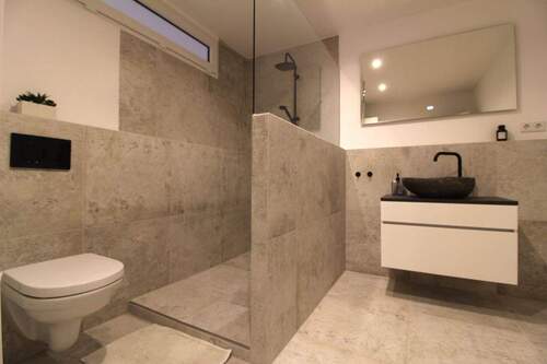 Badezimmer - 4 Zimmer Einfamilienhaus zum Kaufen in Bielefeld