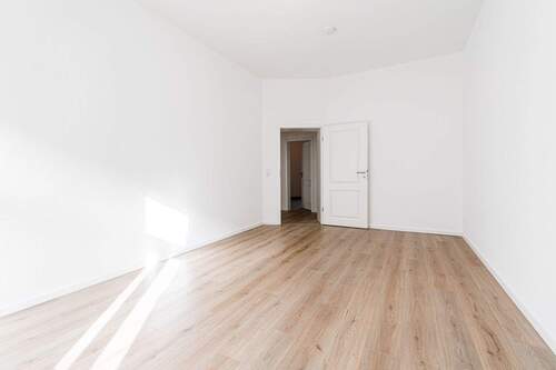 Wohnzimmer - 4 Zimmer Etagenwohnung zum Kaufen in Leipzig