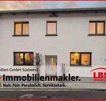 Gemeinsam Wohnen undoder Clever Vermieten modernisiertes Zweifamilienhaus in Fürfeld