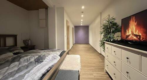 Schlafzimmer mit begehbarer Ankleide EG - Mehrfamilienhaus, Wohnhaus mit 159,00 m&sup2; in Fürfeld zum Kaufen